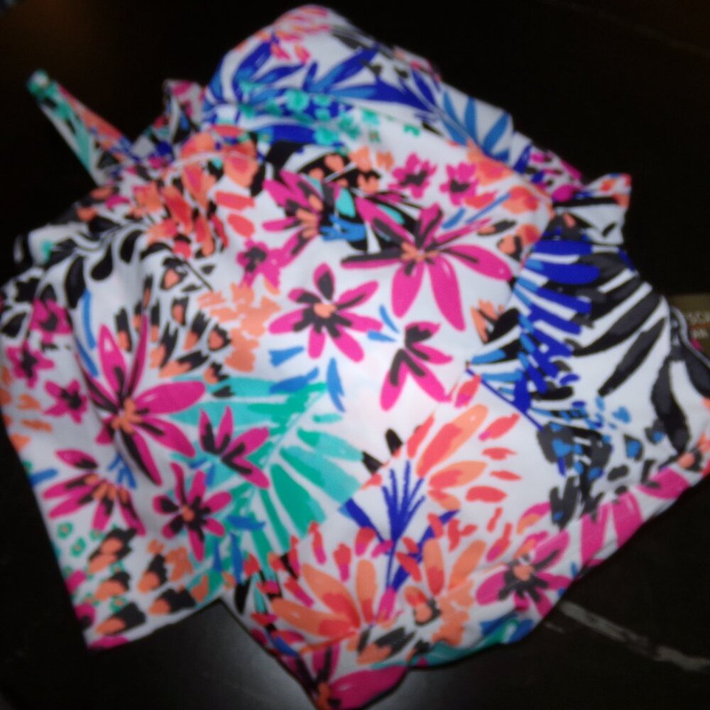 Island Escape Woman Tankini Top Plus Size 24W Tropical Underwire NWT $45 - Picture 3 of 4